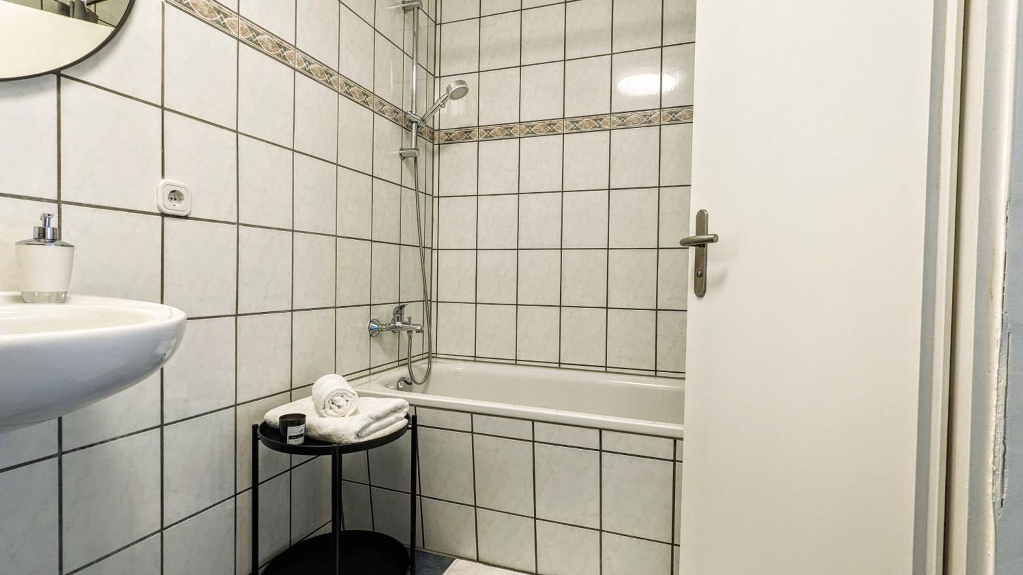 Tt Living Apartments Bonitas & Divinitas I 2 Schlafzimmer I Kueche I Vollbad I Waschmaschine Rellingen Exterior foto